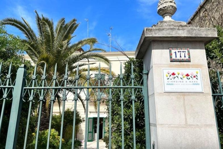Giardino A Mare Lägenhet Bari Exteriör bild
